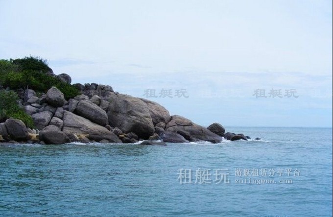 三亞海釣?zāi)康牡赝扑]，租艘釣魚艇去海釣吧！