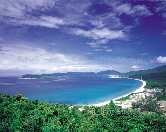 三亞海釣?zāi)康牡赝扑]，租艘釣魚艇去海釣吧！