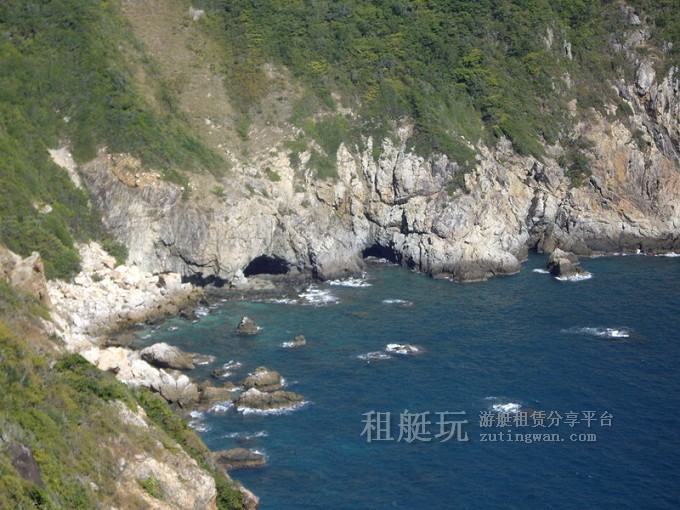 三亞海釣?zāi)康牡赝扑]，租艘釣魚艇去海釣吧！